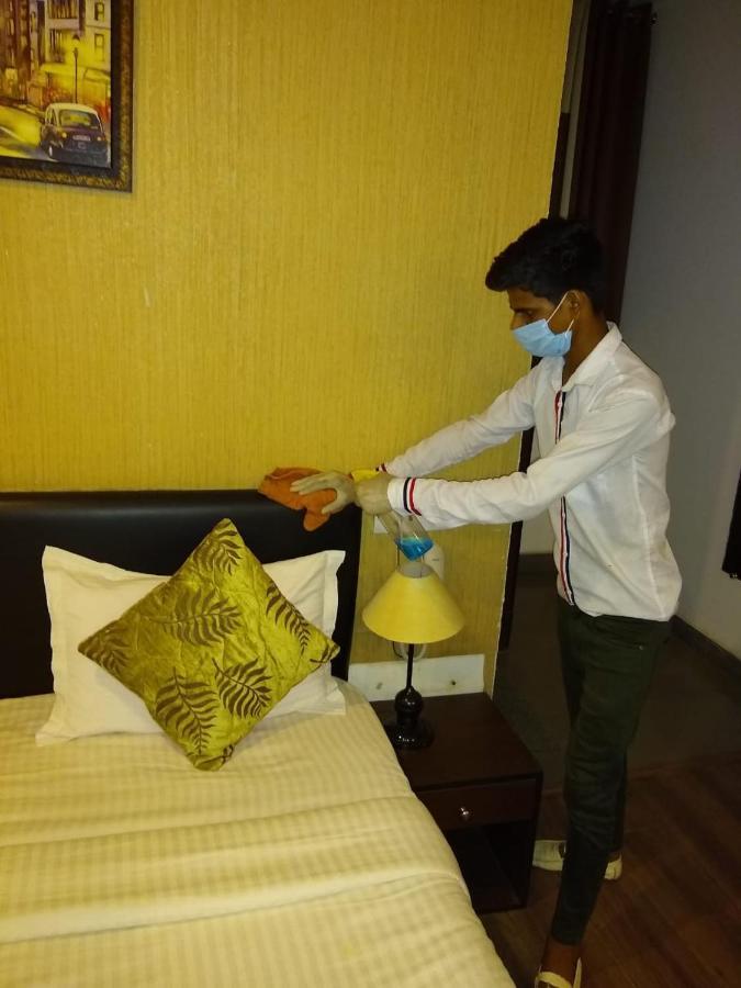 Airport Hotel Tashree Нью-Дели Экстерьер фото