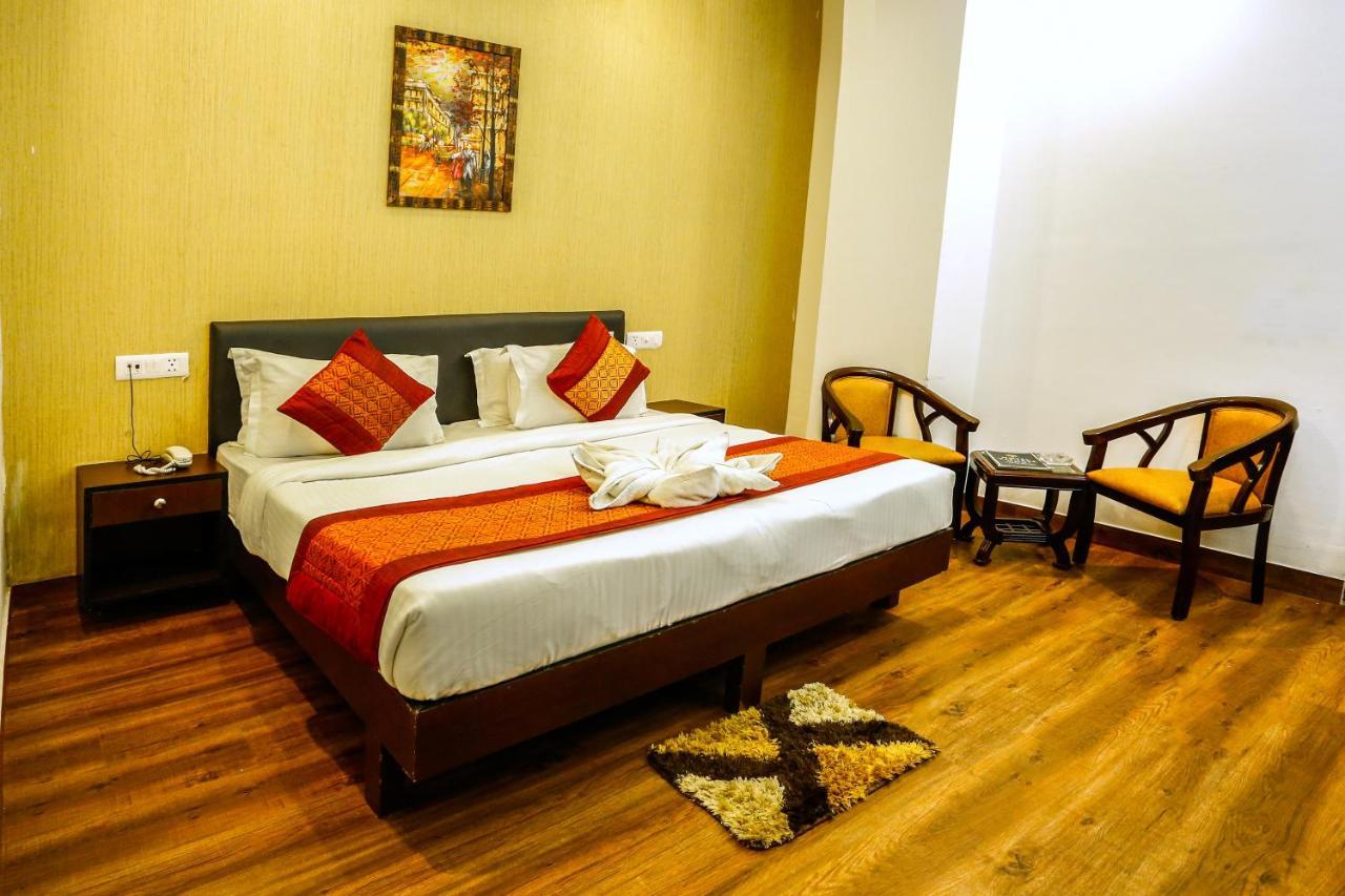 Airport Hotel Tashree Нью-Дели Экстерьер фото