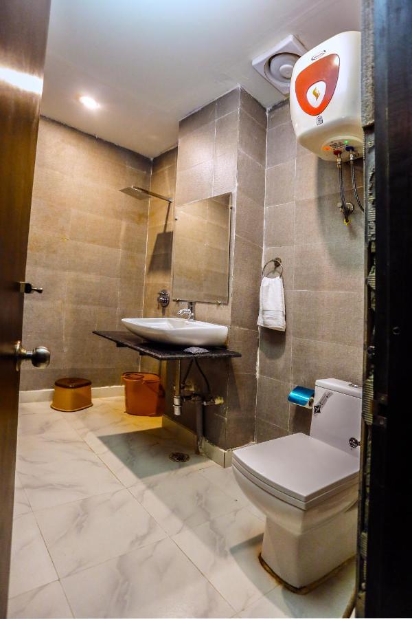 Airport Hotel Tashree Нью-Дели Экстерьер фото