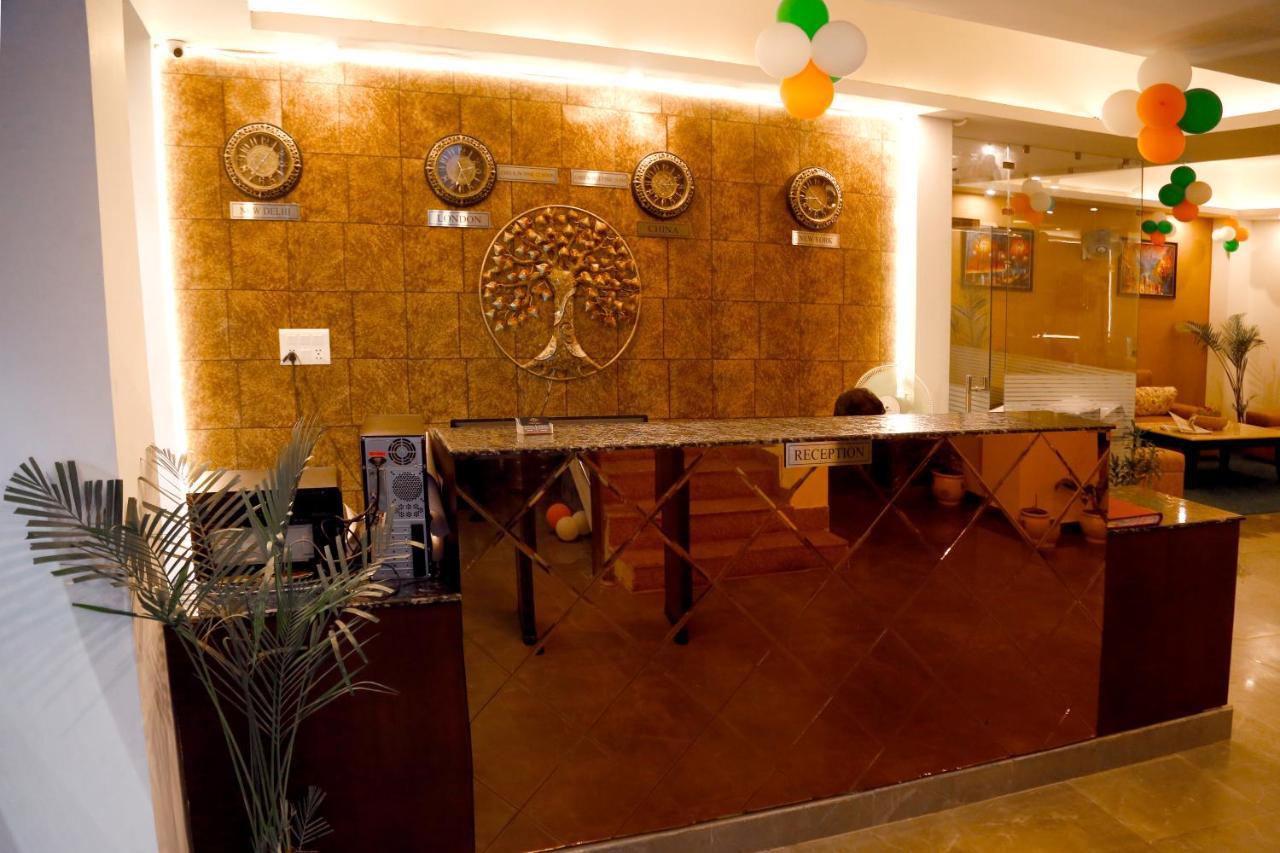 Airport Hotel Tashree Нью-Дели Экстерьер фото