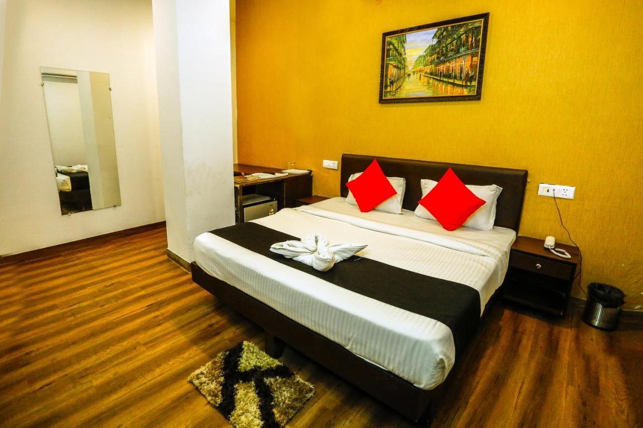 Airport Hotel Tashree Нью-Дели Экстерьер фото