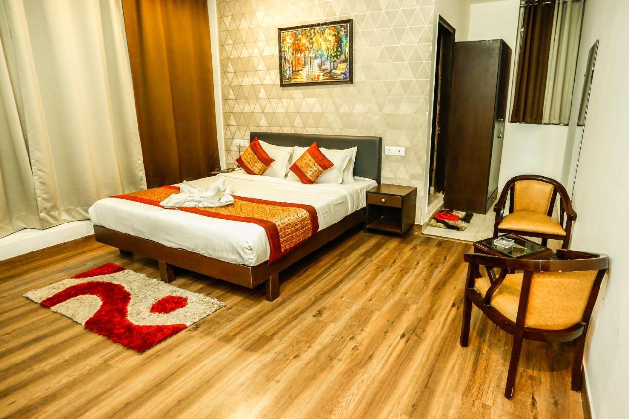 Airport Hotel Tashree Нью-Дели Экстерьер фото