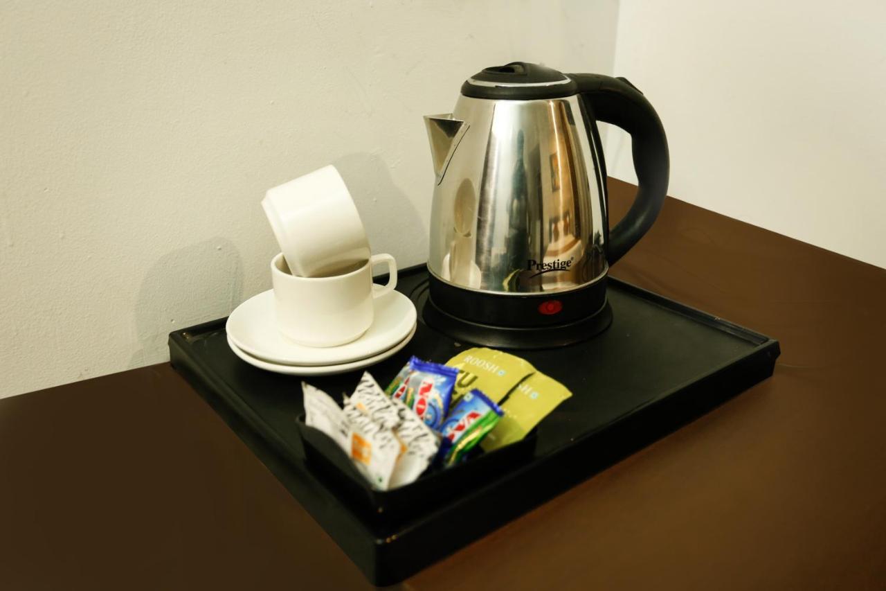 Airport Hotel Tashree Нью-Дели Экстерьер фото