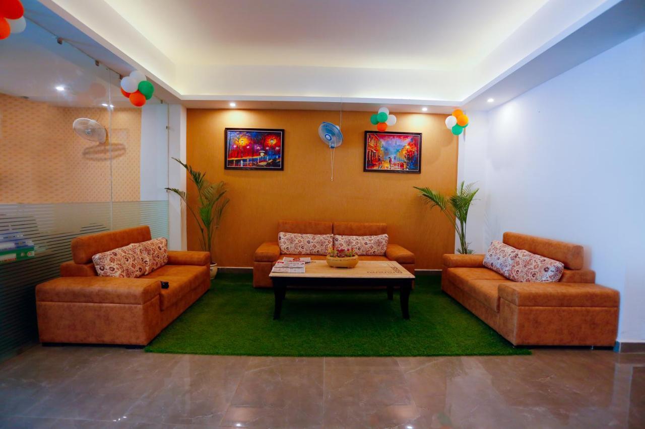 Airport Hotel Tashree Нью-Дели Экстерьер фото