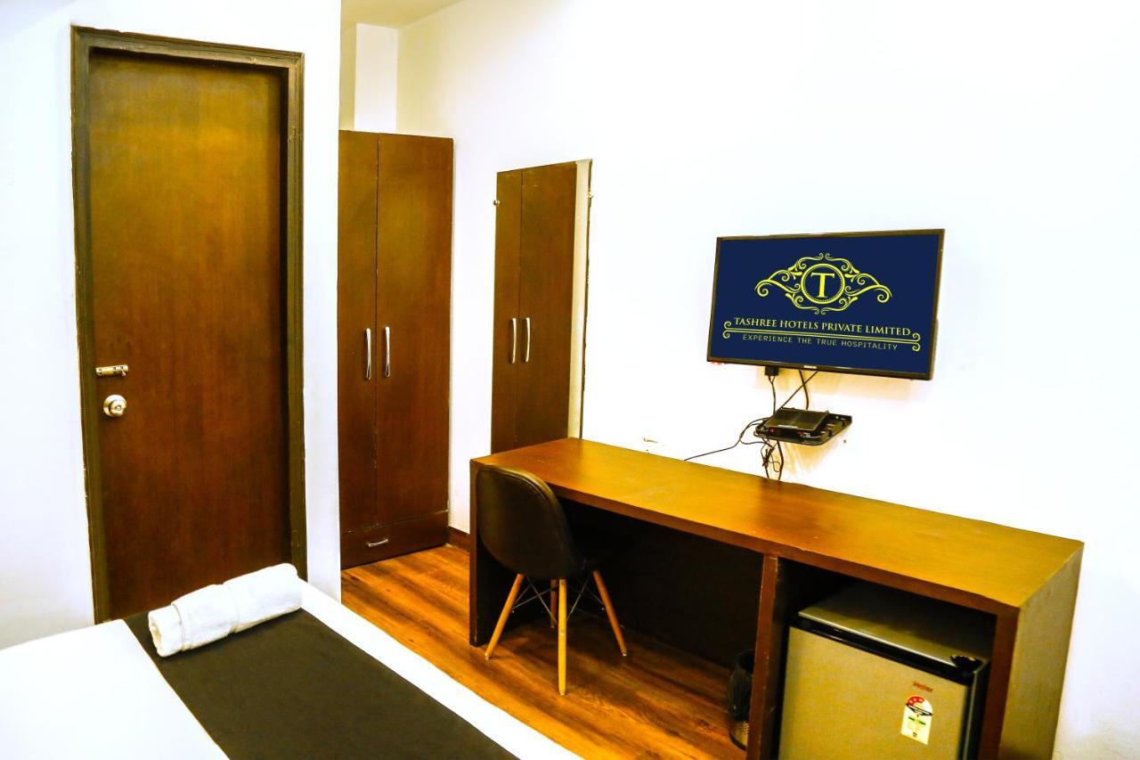 Airport Hotel Tashree Нью-Дели Экстерьер фото