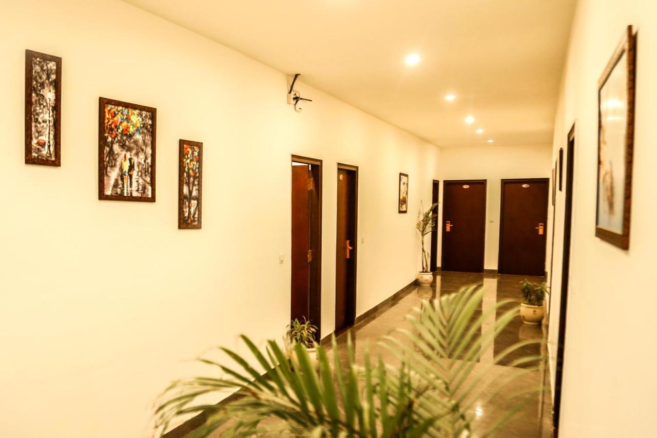 Airport Hotel Tashree Нью-Дели Экстерьер фото