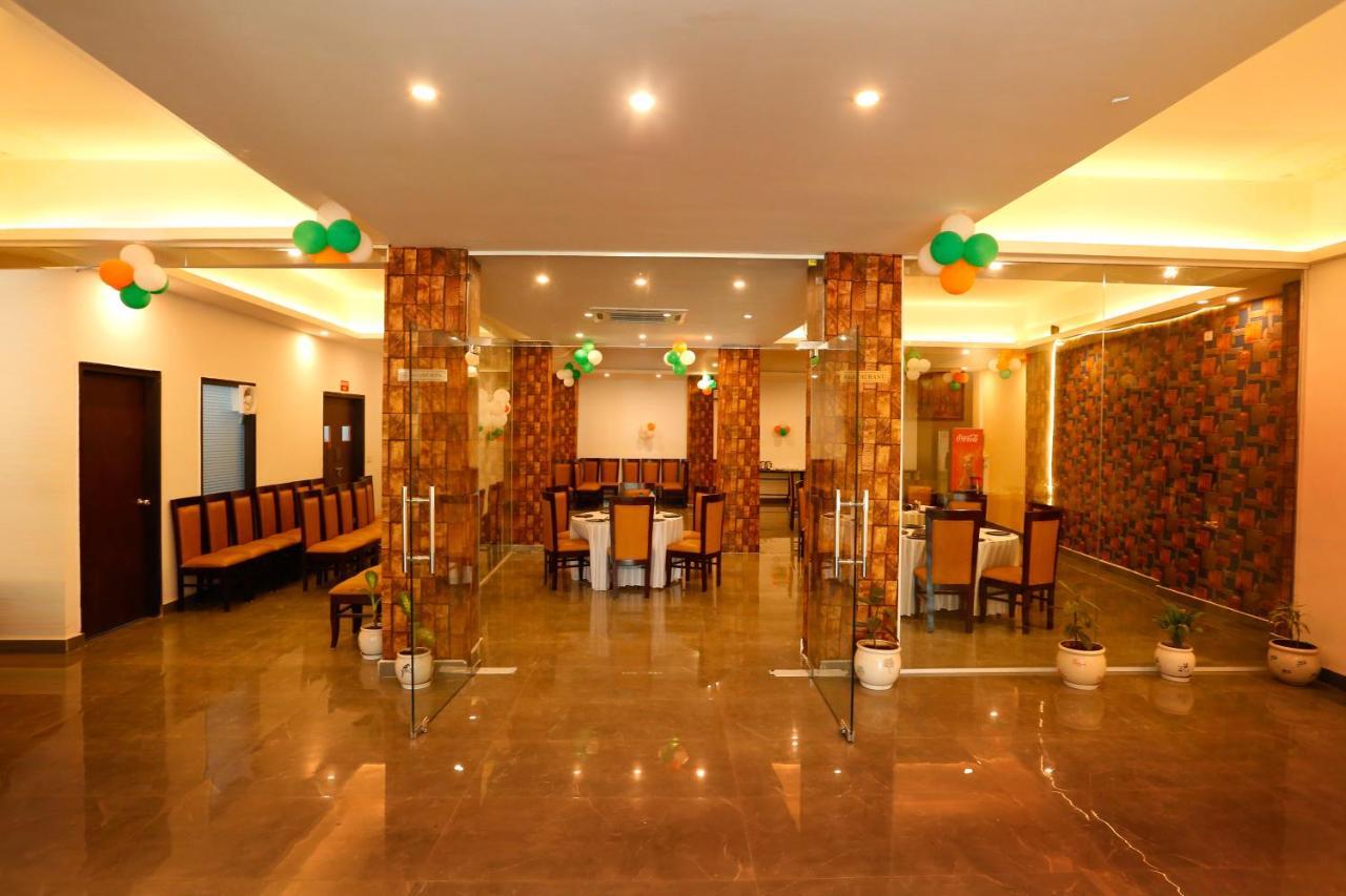 Airport Hotel Tashree Нью-Дели Экстерьер фото