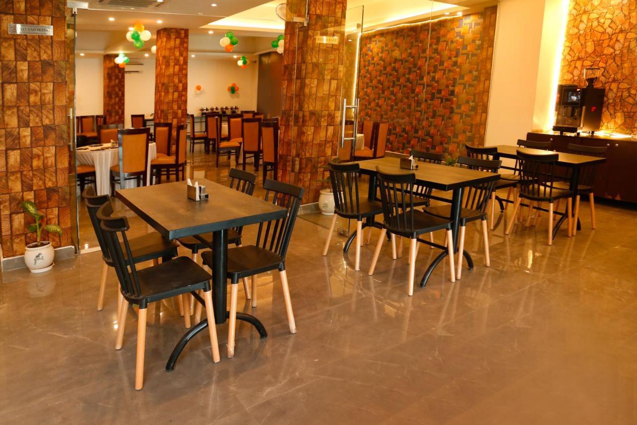 Airport Hotel Tashree Нью-Дели Экстерьер фото
