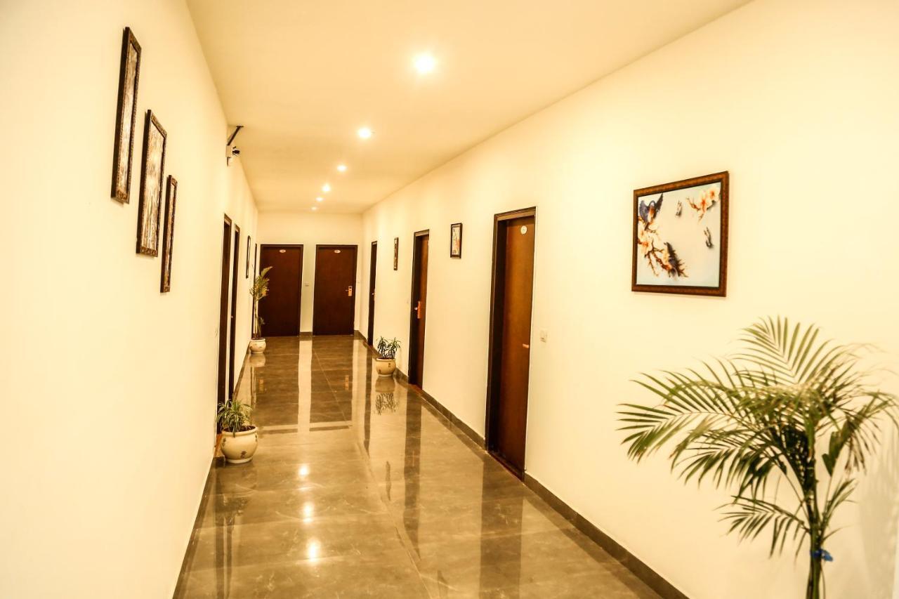 Airport Hotel Tashree Нью-Дели Экстерьер фото
